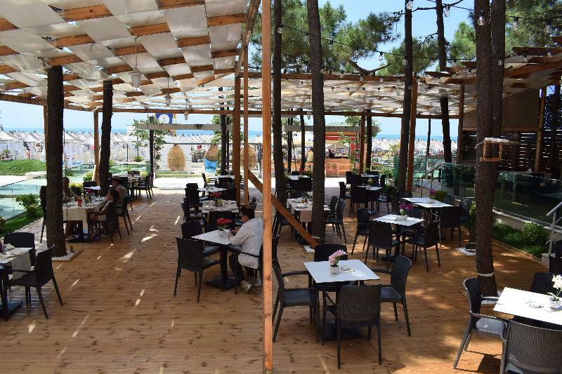 Akileda Hotel Kryemedhej Экстерьер фото