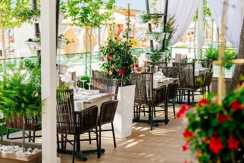 Akileda Hotel Kryemedhej Экстерьер фото